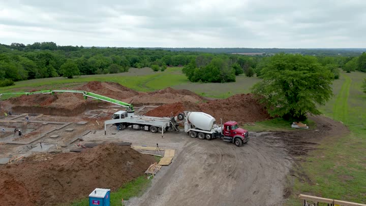 Foundation pour, drone, 16:9